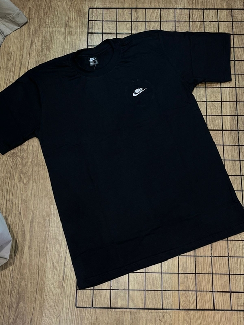 CAMISETA NIKE CLUB PRETA