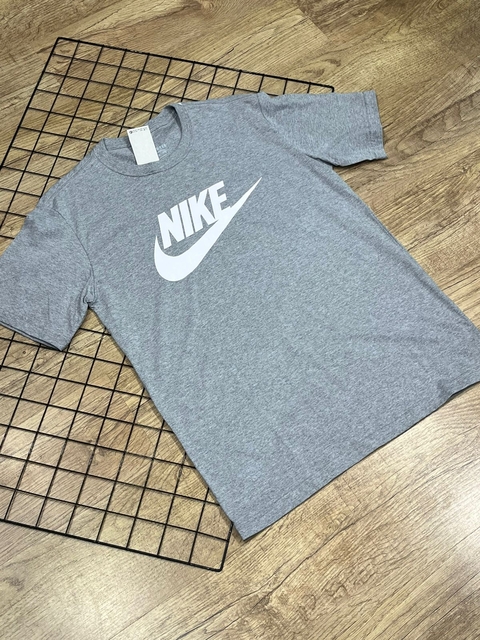 CAMISETA NIKE CINZA