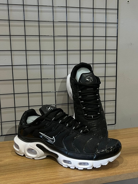 nike tn black and white