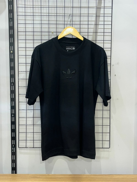 camiseta oversized adidas