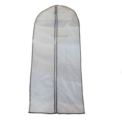 Capa Plástica para Roupas com Zíper. Dimensões C: 137cm L:60cm.