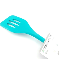 Espátula de Silicone Vazada Azul. Dimensões C: 29,3cm L:6,8cm. - loja online