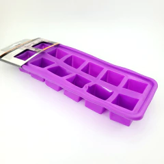 Forma de gelo de silicone Roxo com forma de dados. Dimensões C: 26cm L:10,5cm A: 3cm. - comprar online