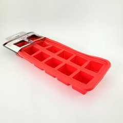 Forma de gelo de silicone Vermelha com forma de dados. Dimensões C: 26cm L:10,5cm A: 3cm. - comprar online
