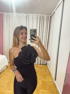 Blusa Nula Manga com aplicação de Flor 3D