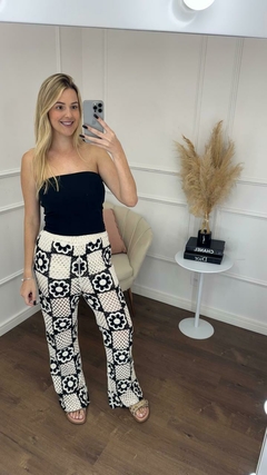 Calça Quadradinhos de Crochê Floral - comprar online