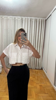 Camisa Cropped Bolsos