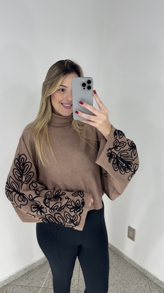 Blusa Tricot Flora Manga Larga Bordada