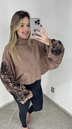 Blusa Tricot Flora Manga Larga Bordada - comprar online