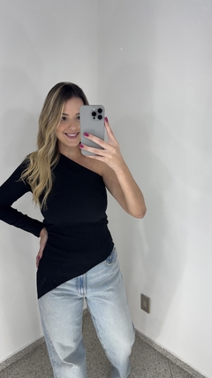 Nula Manga Canelada Assimétrica - Julia Loyacono Store
