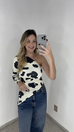 Nula Manga Assimétrica Cow Print