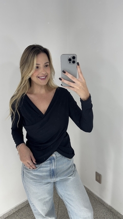 Blusa Transversal na internet