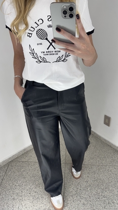 Calça Reta Alfaiataria Couro Eco