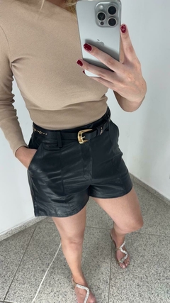 Shorts Couro Eco + Cinto
