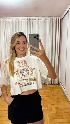 Camiseta Cropped Estampada na internet