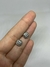 BRINCO QUADRADO COM ZIRCÔNIA E PONTILHADO ( 9 MM ) CRISTAL na internet