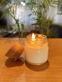 Vela Artesanal Morango com Champagne 40g – 100% Cera de Coco na internet