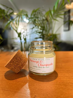 Vela Artesanal Morango com Champagne 40g – 100% Cera de Coco - comprar online