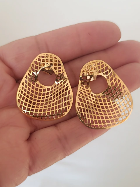 Brincos Metal vazado Banho Ouro Bijuteria fina