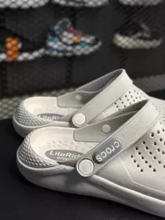 CHINELO CROCS CINZA/BRANCA na internet