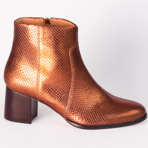 BOTA ATLANTA COURO METALIZADO CANO CURTO SALTO MÉDIO BLOCO BICO REDONDO BRONZE