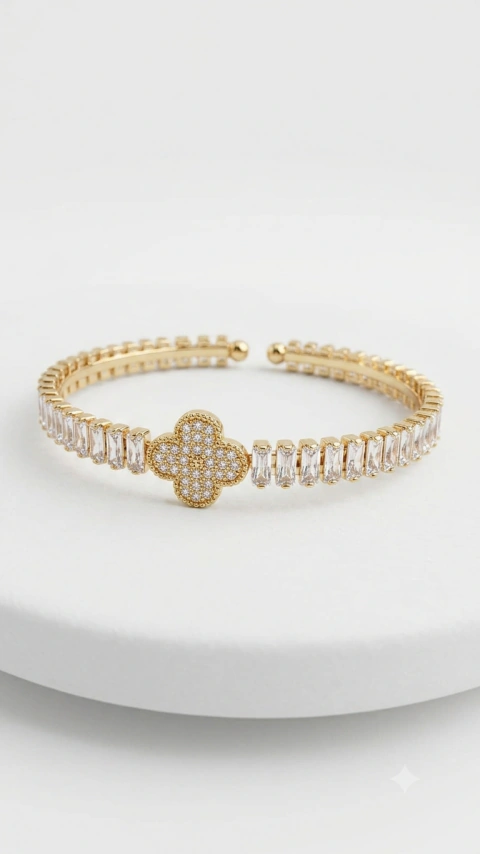 Bracelete Dourado Trevo de Strass