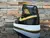 Nike Air Jordan 1 Mid Patent en Negro y Dorado - CHOVA tenis CENTRO