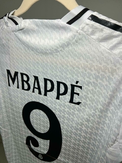 Real Madrid 24/25 Mbappe - Linea de 3