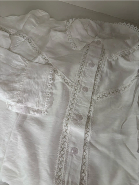 Camisa Viscose com renda Tamanho: G Cor: Branco - comprar online