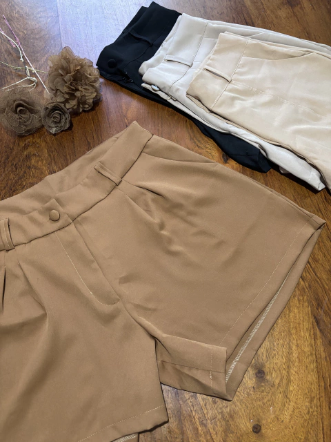 Short alfaiataria Botão forrado Cor: NudeTamanho: GG - comprar online