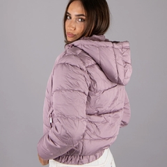 CAMPERA PUFFER CON PLUSH en internet