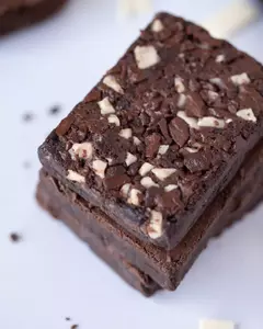 Brownie Trio de Chocolates na internet