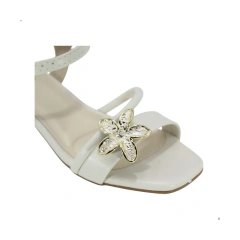 Sandália Infantil Molekinha Salto Baixo Tiras Flor Off White