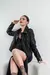 Campera simil cuero con detalles metalicos peltre doble cierre - paogiovini