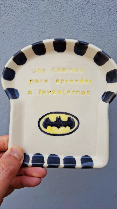 TOSTADA "Nos caemos para aprender a levantarnos". Línea Superhéroes