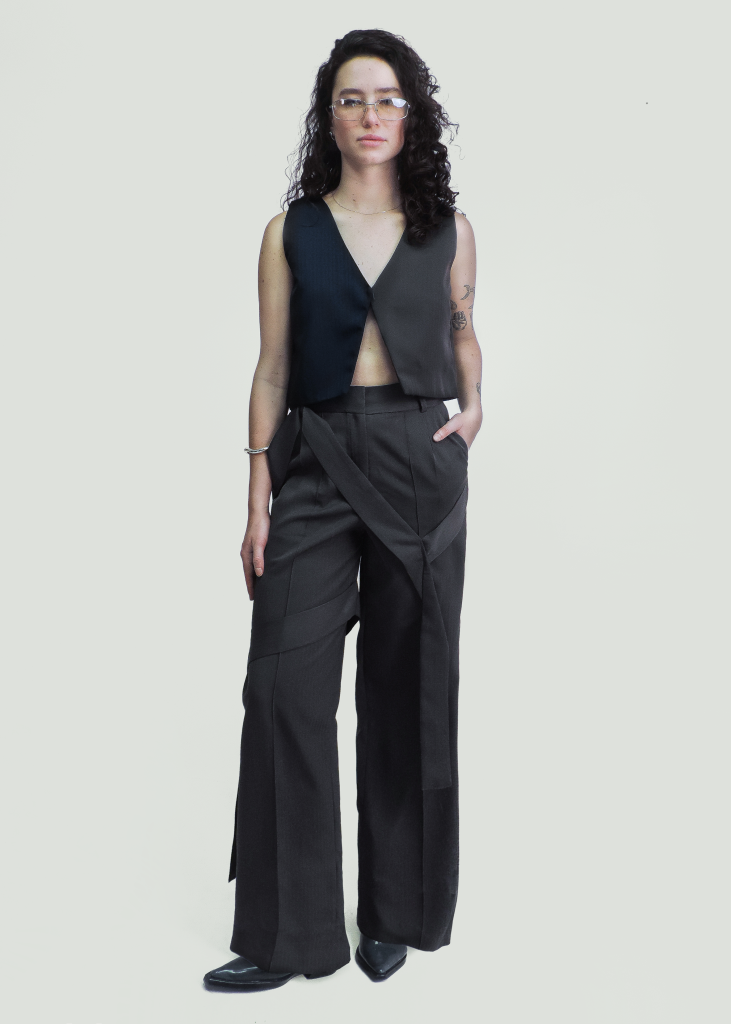 Calça de alfaiataria chumbo faixas