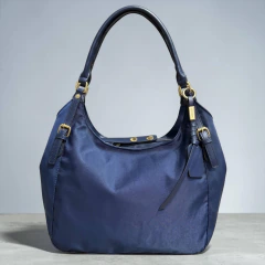 Imagem do Bolsa Tote Grande em Nylon com alça curta em couro PU - Origami