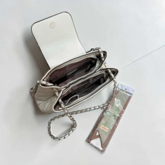 Bolsa Envelope Matelassè Média em PU com alça corrente - V&V Finder - Lasli Store