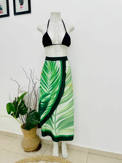 PAREÔ LONGA BRANCA COM FOLHAGEM