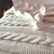 Manta Trenzada con Pompones - fibrahome