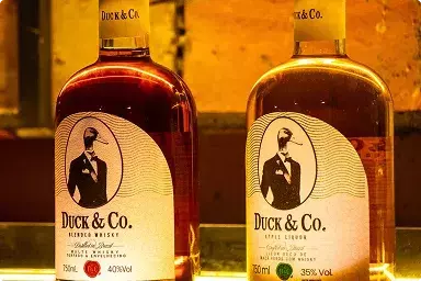Os whiskys Duck&Co são pensados desde a produção das embalagens