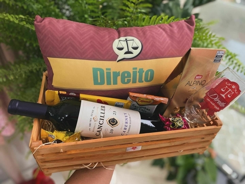 Cesta Profissional Artesanal com Vinho, Chocolates e Brindes Personalizados - comprar online