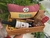 Cesta Profissional Artesanal com Vinho, Chocolates e Brindes Personalizados - comprar online