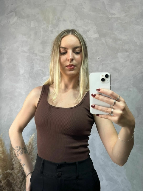 REGATA CANELADA ISA MARROM - comprar online