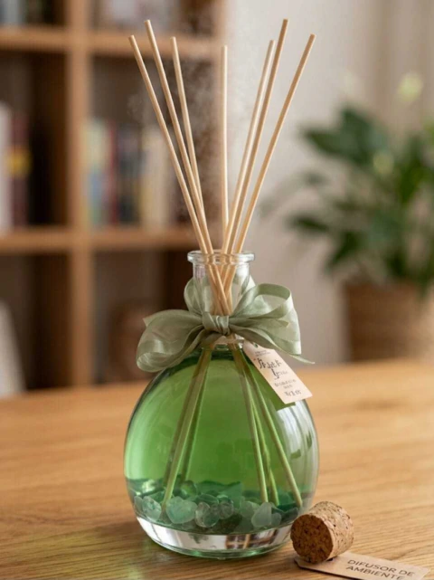 Difusor Garrafa 500ml com Pedras de Quartzo Verde