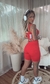 Short e Top vermelho na internet