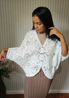 Kimono Bordado Trama Floral na internet