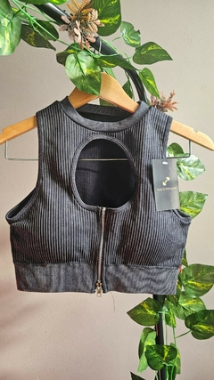CONJUNTO SEAMLESS MORLEY. TOP CON CIERRE Y ESCOTE. NEGRO PRELAVADO - comprar online