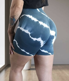 SHORT SEAMLESS BATIL EN LINEAS VERDE Y BLANCO - M&D FITNESS