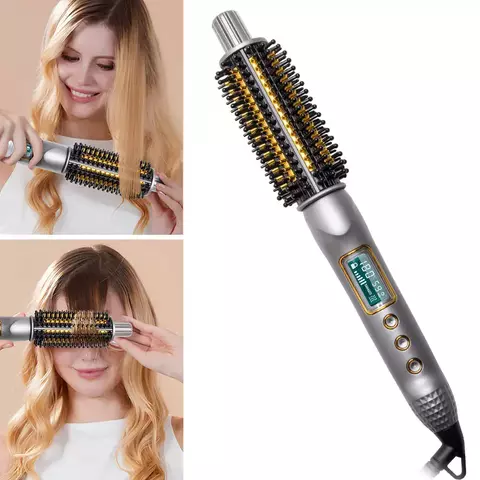 Escova modeladora anti-queimadura prateada com cerdas pretas e visor digital, usada por mulher loira para modelar cabelos